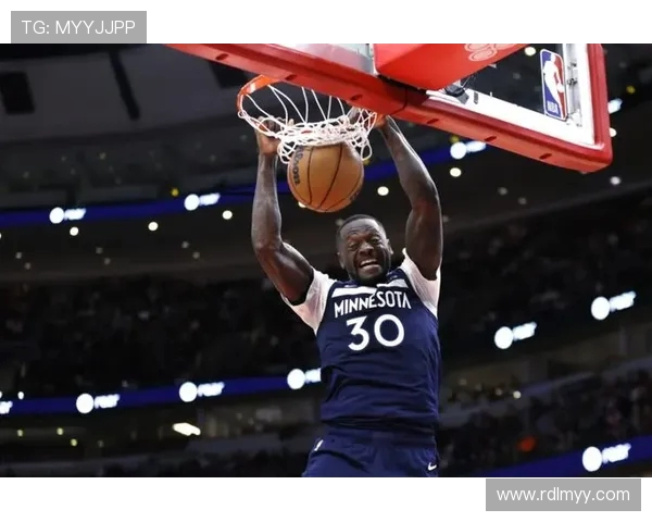 兰德尔表现稳定9投5中贡献13分7篮板6助攻罚球命中率良好