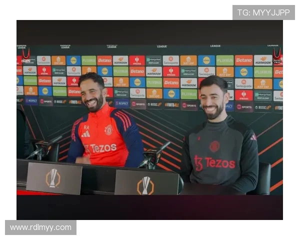 海文与约罗在迪拜强化训练力争曼联首发位置